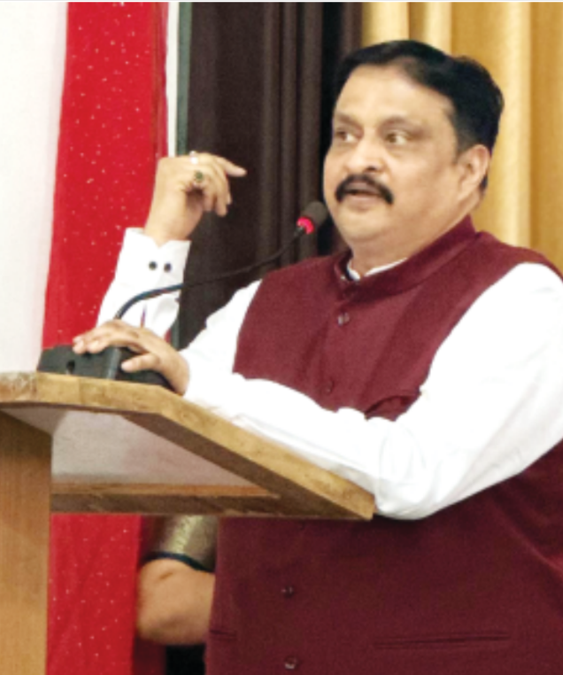 Principal Dr. Raajiv Vyas
